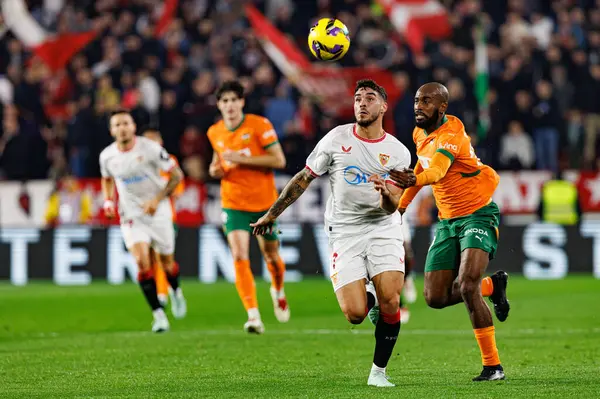 Arsenal & Chelsea – Cuộc cạnh tranh nội bộ